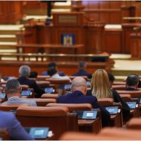 Declarațiile de avere ar putea fi înlocuite cu fișe publice privind interesele financiare. Ce au votat deputații | AUDIO