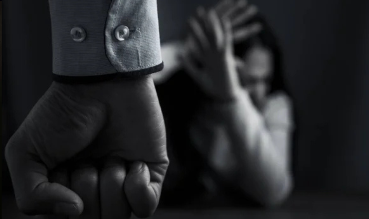 Nuntă terminată cu scandal: un sătmărean și-a bătut soția și a amenințat-o cu moartea de față cu copiii