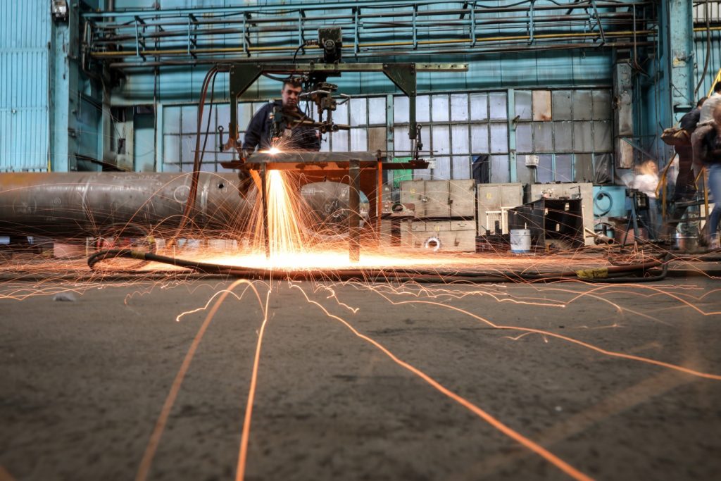 Comenzile noi în industrie au scăzut cu 3% în primul semestru față de aceeași perioadă a anului trecut