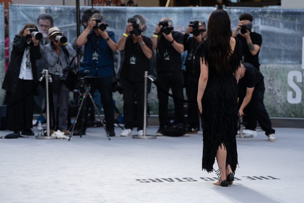 Cum arată și cât costă noile sandale de la Chanel care au împărțit internetul. „E sarcasm în lumea modei”