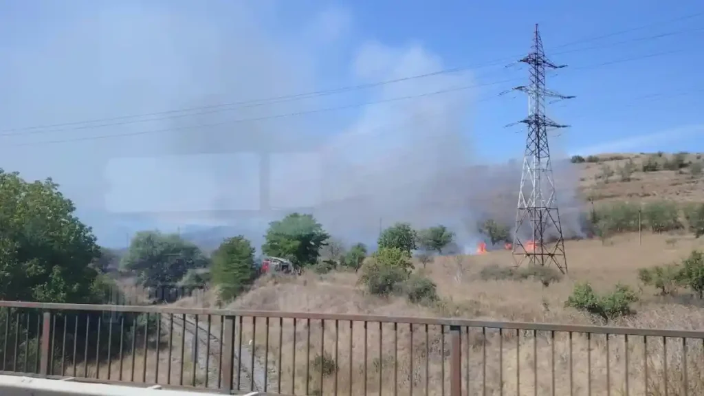 Foto | Incendiu la Alba Iulia pe strada Alexandru Ioan Cuza: Pompierii intervin cu patru autospeciale