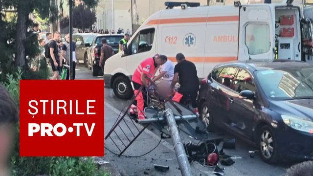Un tânăr fără permis a furat o mașină și a lovit o femeie pe trotuar, în timp ce era urmărit de Poliție, în Cluj-Napoca
