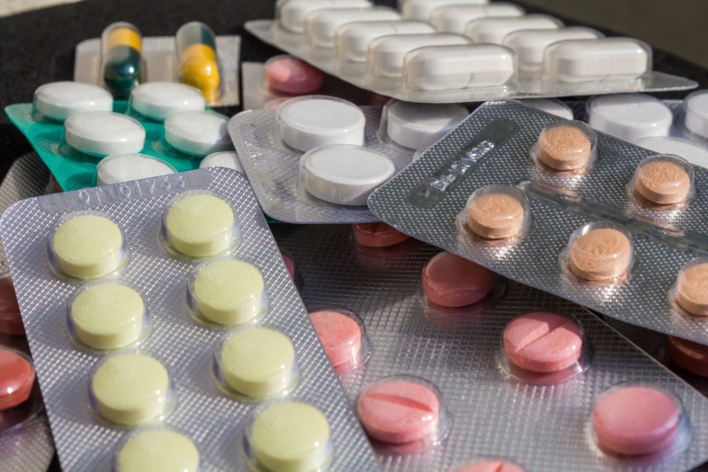 Șeful Casei Naționale de Asigurări de Sănătate susține că „nu există o criză a citostaticelor”, dar este contrazis de bolnavi de cancer / „Este ori dezinformat, ori rău intenționat. Noi, pacienții, ne-am săturat de minciună, de ipocrizie, de cinism”