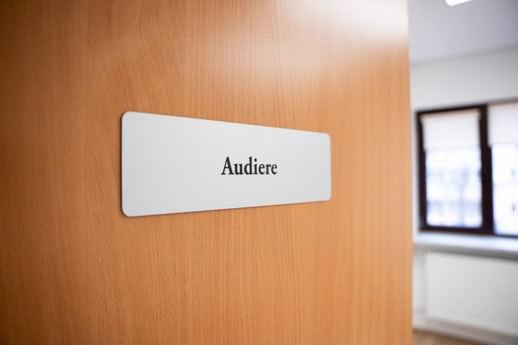 Copii victime ale abuzurilor fizice și sexuale: peste 20.000 de cazuri de abuz, fetele sunt în număr mai mare decât băieții victime ale abuzului sexual