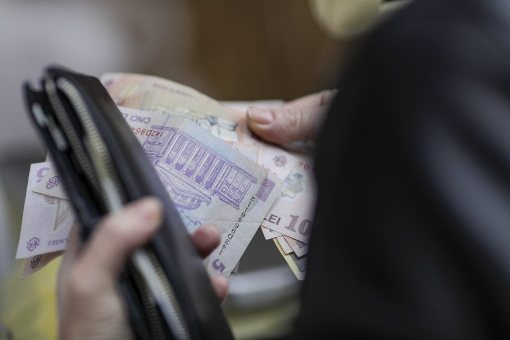 Bolojan, despre creșterea salariilor bugetarilor prin suprataxarea privaților: ”Propunere iresponsabilă”