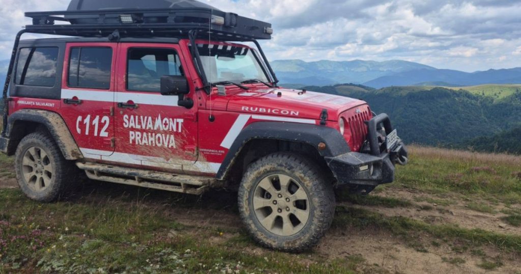 Trei tineri, recuperați cu elicopterul după ce au rămas blocați pe un traseu nemarcat din Bucegi