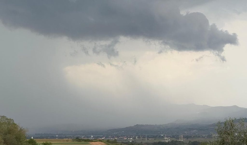 Atenționări meteo de furtuni în Alba și alte județe din țară. Cod Galben, miercuri și joi, în mai multe zone