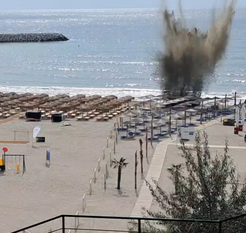 FOTO+VIDEO: Explozie pe plaja la Olimp! O drona a fost detonata controlat