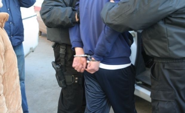 Femeie amenințată cu moartea în propria casă. Ce a pățit făptașul!