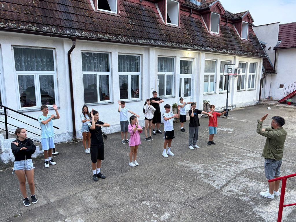 15 tineri din Rășinari învață la Ocna Sibiului cum să se implice în comunitate