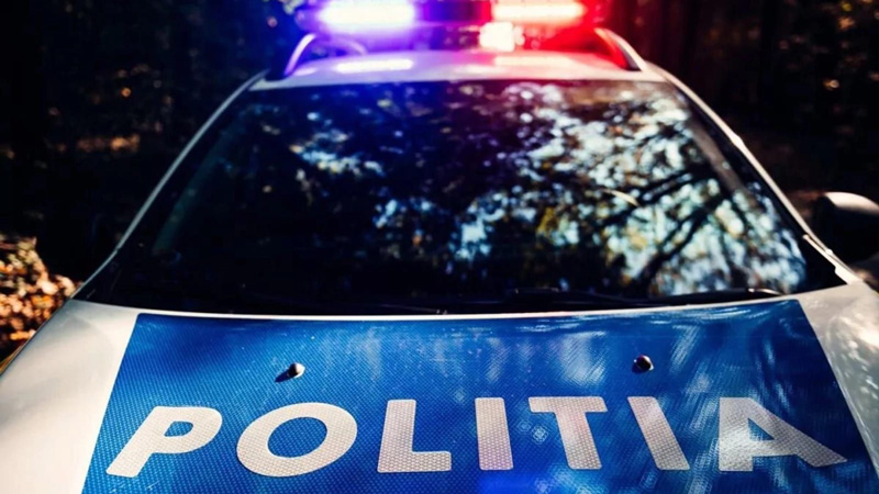 Tinere lovite de o mașină, pe trotuar! Șoferul a fugit de la locul accidentului