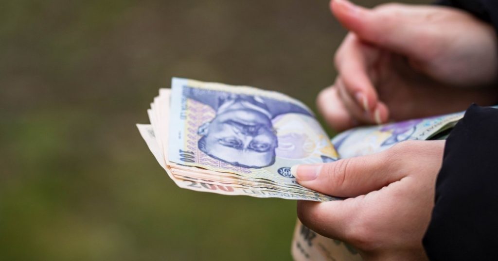 Modificări la legea salarizării. Ce prevede proiectul privind plafonul de 20%