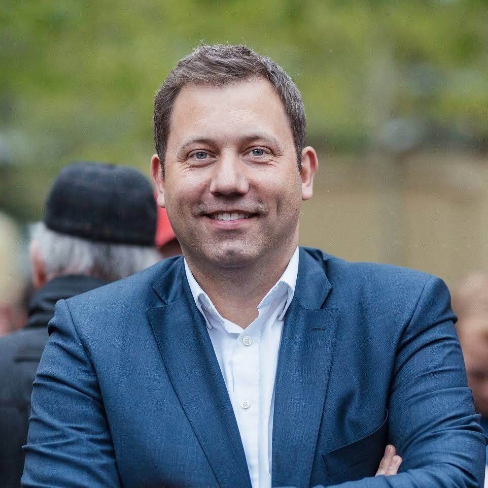 Reuters: Lars Klingbeil îl invită pe directorul UniCredit la discuţii despre oferta de preluare a Commerzbank