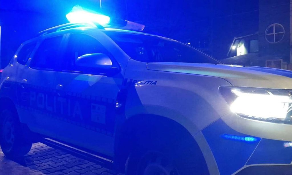 Accident la Alba Iulia: Un autoturism a lovit o țeavă de gaz