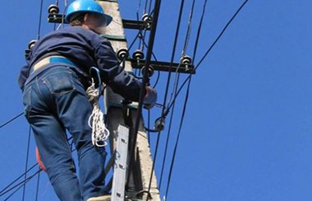 10 localități din Botoșani nu vor avea, astăzi, energie electrică. Se lucrează la instalațiile de electricitate