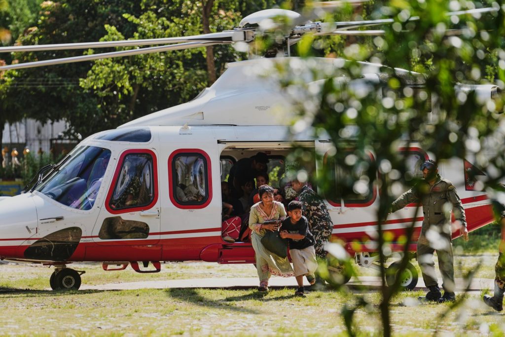 Bilanțul inundațiilor devastatoare de la granița dintre Nepal și Tibet a ajuns la 469 de morți / Un lac amenință să se reverse / Operațiunile de salvare au fost oprite