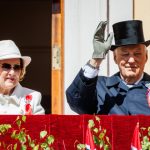 Norvegienii aşteaptă veşti despre regele Harald, a cărui stare de sănătate s-a deteriorat/ Mii de persoane, la Palatul Regal