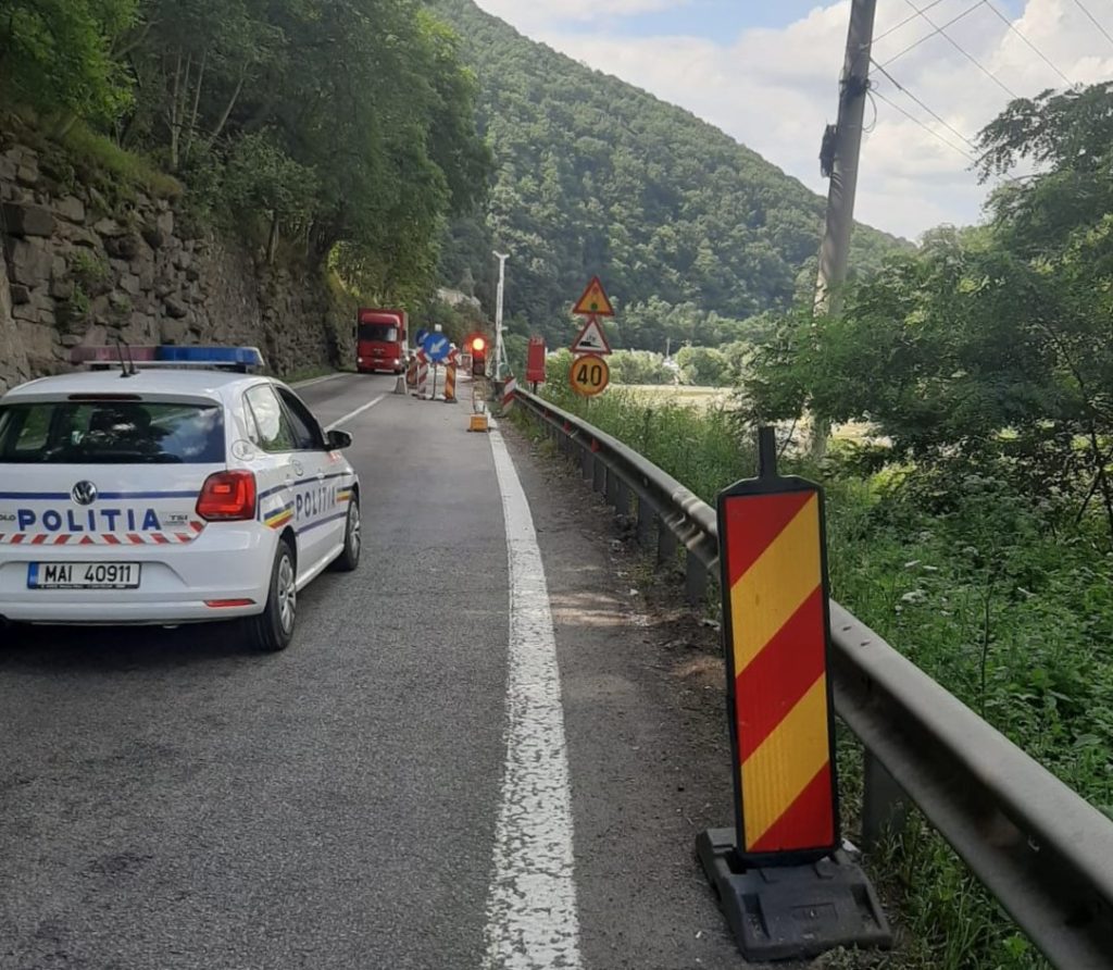 Se prelungesc până în noiembrie restricțiile de circulație pe Valea Oltului / Este nterzisă circulația vehiculelor cu masa totală maximă autorizată mai mare de 7,5 tone în anumite intervale orare