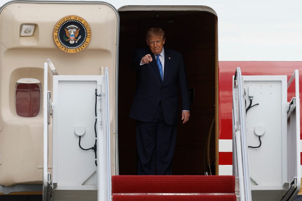 Donald Trump a anunțat „cel mai mare acord petrolier din istoria lumii”: Investiții de 100 de miliarde de dolari