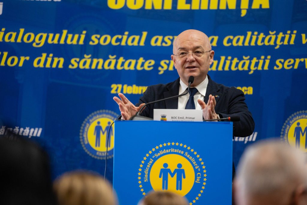 VIDEO: Emil Boc a fost decorat cu „Medalia Democrației”, cea mai înaltă distincție a Parlamentului Republicii Moldova