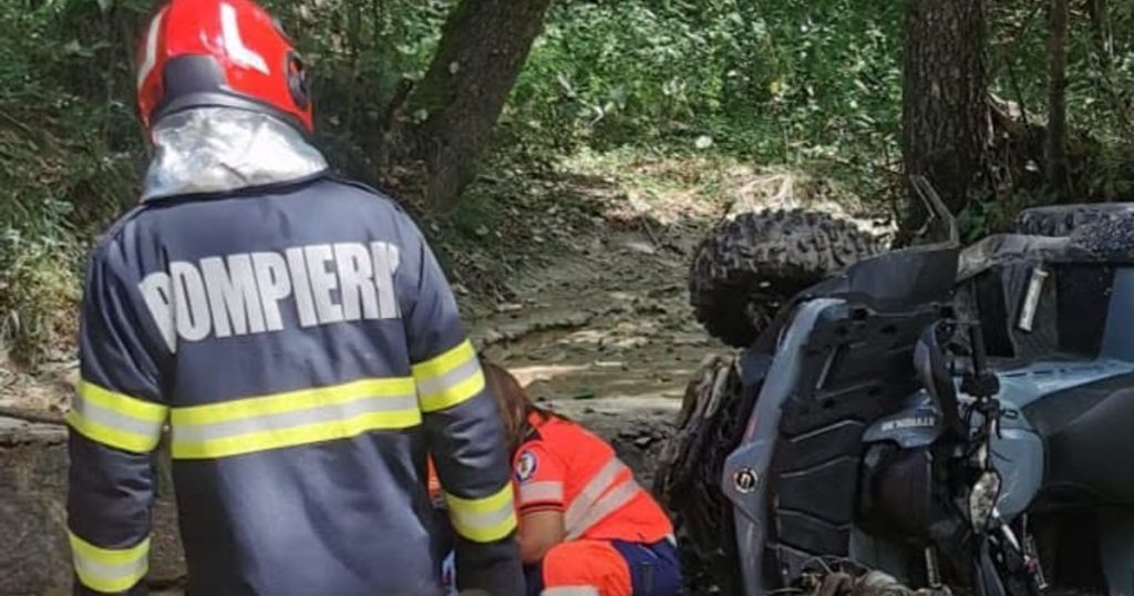 Accident mortal în Argeș. Un bărbat de 58 de ani a murit după ce s-a răsturnat cu ATV-ul într-un pârâu