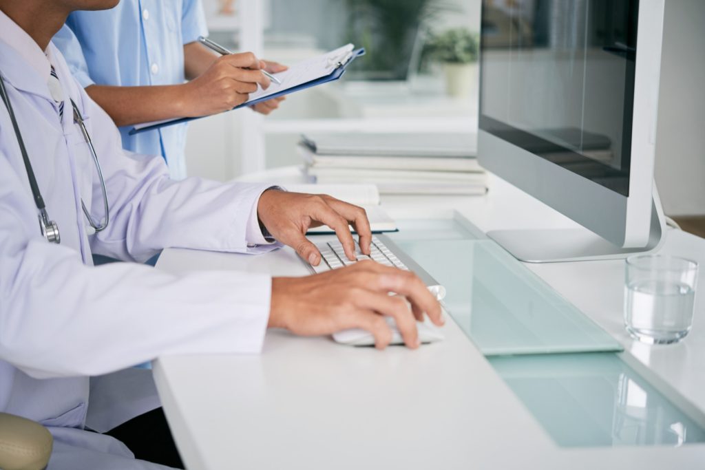 Furnizorii de servicii medicale trebuie să-și actualizeze aplicațiile informatice pentru a utiliza portalul eSănătateaMea, care devine funcțional de la 1 septembrie / Ce trebuie să facă pacienții