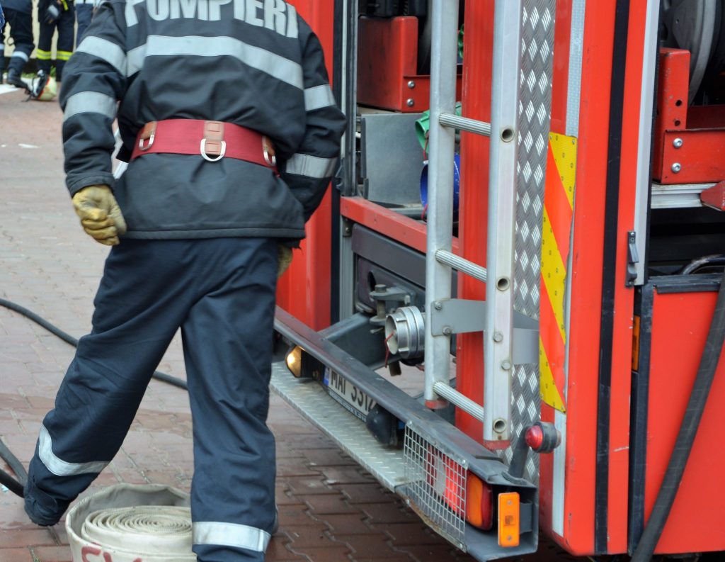 Incendiu în municipiul Satu Mare, într-o zonă aglomerata de casa
