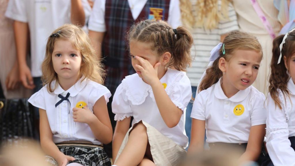 Cum schimbi ora de culcare a copilului înainte de începerea școlii