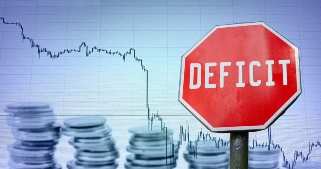Deficitul bugetar s-a redus cu 28 de miliarde de lei, la 2,34% din PIB, dar tăierea sporurilor a avut un aport infim