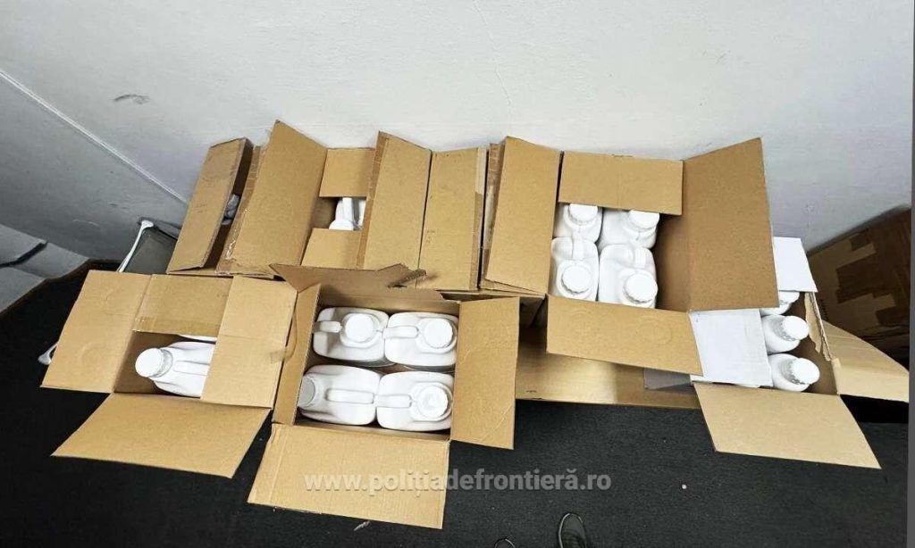 Peste 130 litri de pesticide au fost descoperiţi într-un autovehicul, la Petea