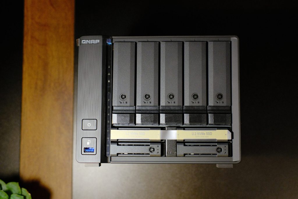 Review QNAP TS-h973AX – NAS-ul, centrul de comandă pentru jocuri și divertisment