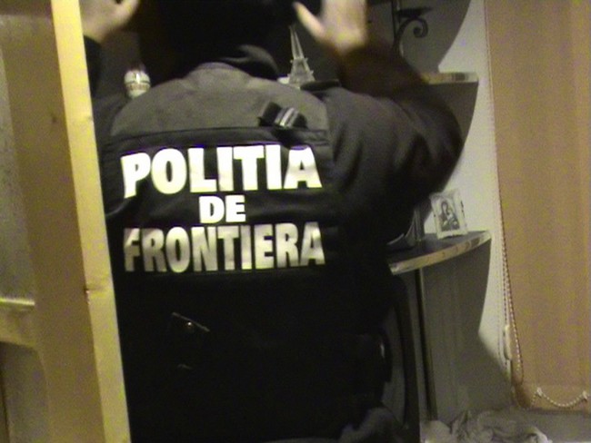 FOTO Percheziții de amploare la Botoșani. Rețea de infractori, destructurată de polițiști