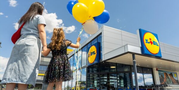 Lidl oferă câte 200 de lei angajaților care au copii, la început de an școlar. Peste 7.600 de părinți beneficiază de sprijin