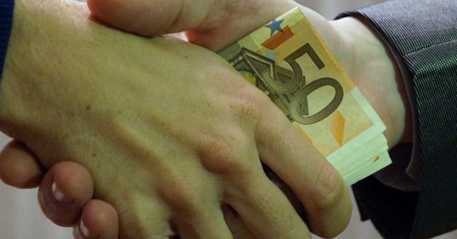 Polițist de frontieră din Jimbolia a refuzat o mită de 100 de euro. Un cetățean din Macedonia de Nord voia să intre în România, deși depășise perioada legală de ședere