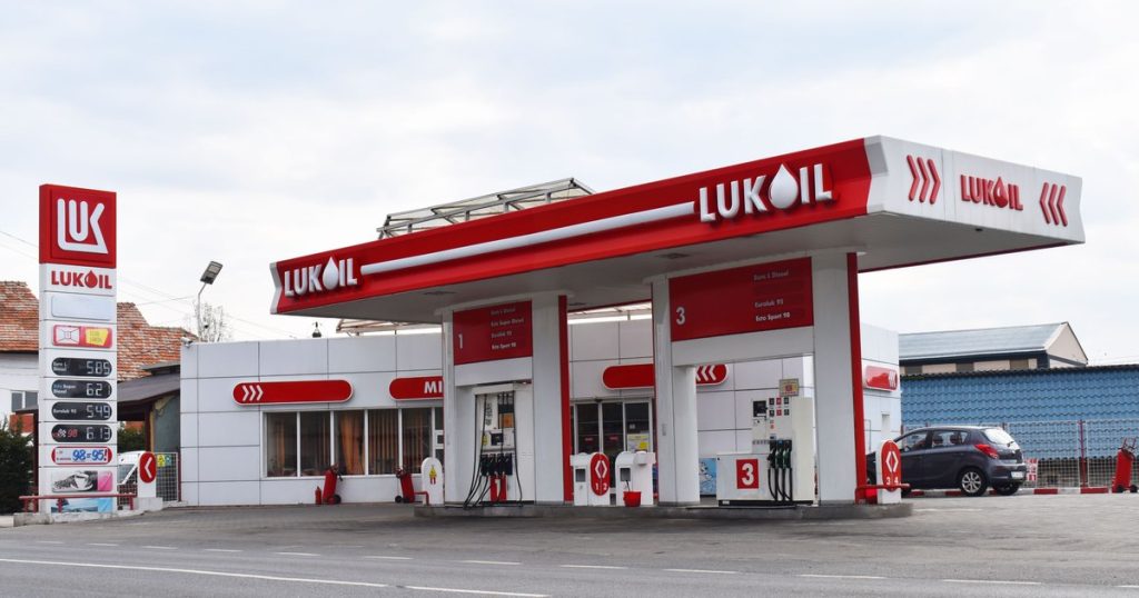 Motorina s-a ieftinit cu doar 17 bani după reducerea accizei. Șoferii ar fi trebuit să plătească cu 85 de bani mai puțin