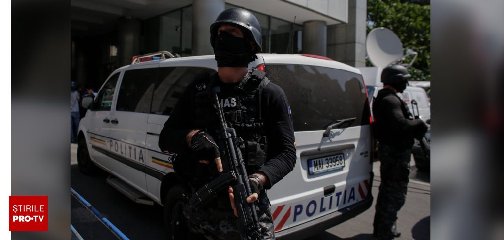 O petrecere cu zeci de persoane, organizată în București, s-a transformat într-un scandal. Poliția, atacată cu pietre