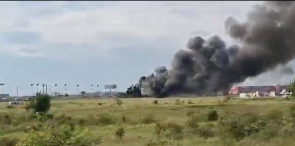 Incendiu puternic la o hală din Luduș, unde sunt depozitate deșeuri plastice / A fost emis RO-Alert