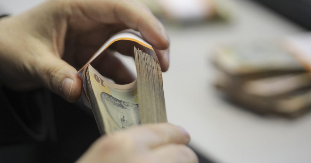 Rezervele valutare ale BNR au crescut la 64,9 miliarde de euro în august. Intrările au inclus 2,5 miliarde de euro din SAFE