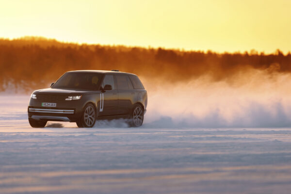 Primul Range Rover electric va costa mai mult de 200.000 de dolari / Are o autonomie de 600 de kilometri