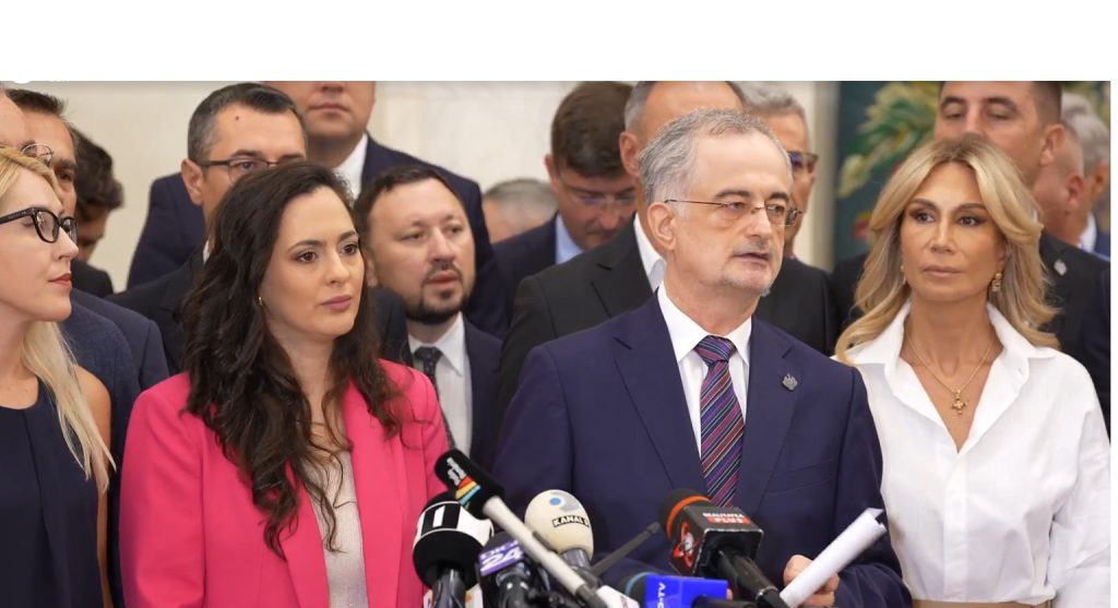 BREAKING | USR și PNL anunță că boicotează ședințele din Parlament și protestează împotriva ”majorității toxice” între PSD și partidele extremiste AUR și SOS, pe care o acuză de abuzuri