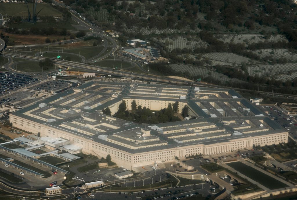 New York Times: Șeful Pentagonului a înlăturat 10% dintre liderii militari de rang înalt, între care mulţi ofiţeri de culoare şi femei