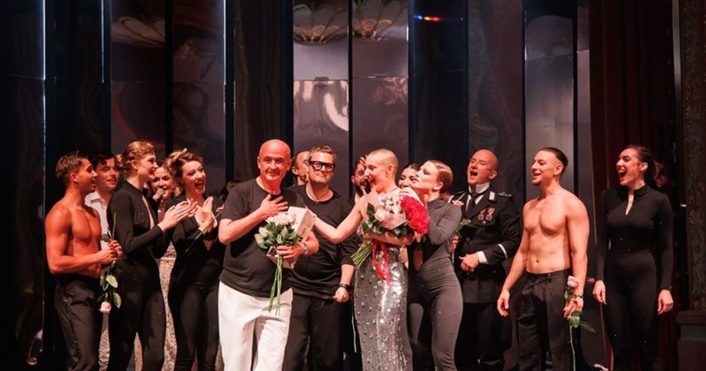 Cu 6000 de spectatori și 30 de reprezentații sold-out, cu casa închisă, „Cazino, Mon Amour”, cabaretul original al Cazinoului din Constanța, își închide prima stagiune de succes și va reveni pe scenă în vara lui 2027