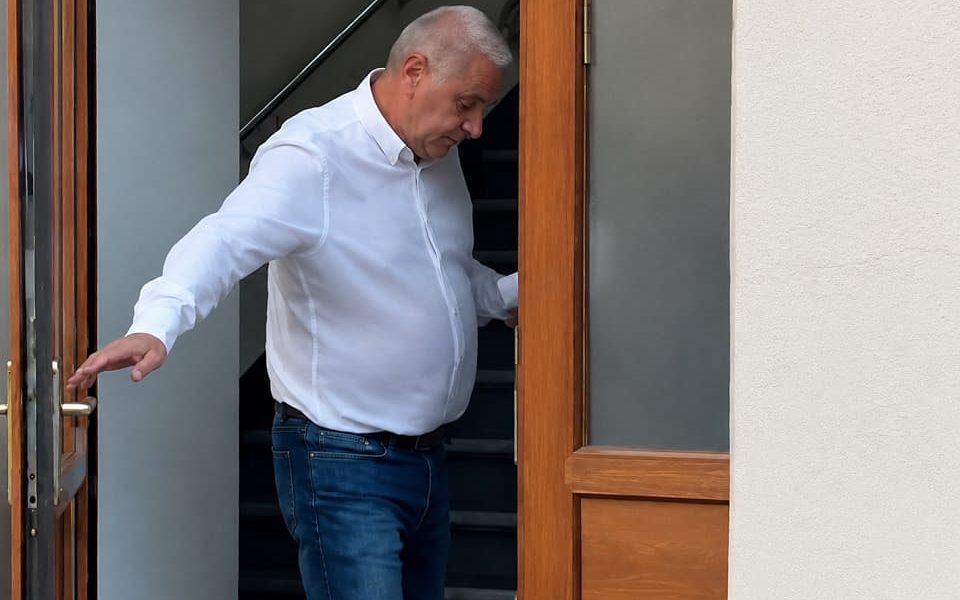 Directorul Uzinei Mecanice Cugir, Mircea Trifan, ar fi fost pus sub control judiciar într-un dosar DNA privind fapte de corupție