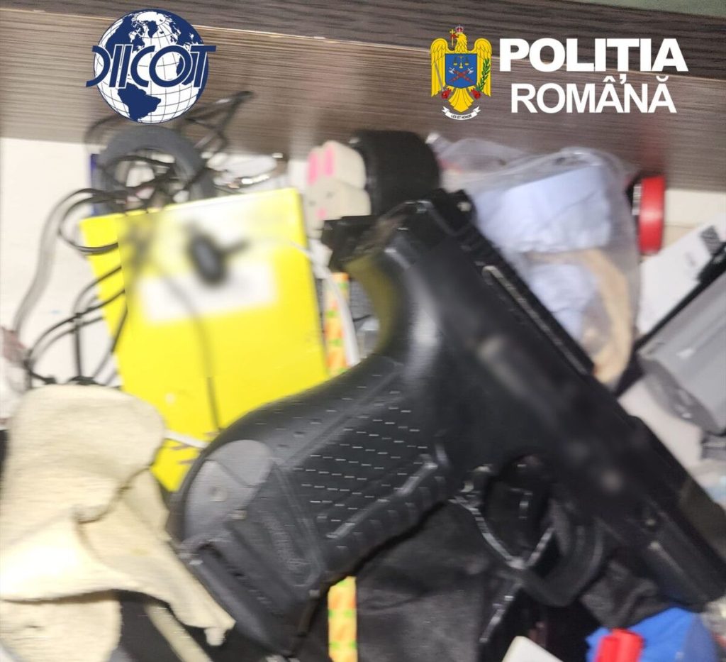 VIDEO FOTO Percheziții în București, Slobozia, Brăila și Constanța într-un dosar de înșelăciune cu consecințe deosebit de grave și tăinuire / O grupare formată din cinci persoane ar fi determinat un om de afaceri să le remită peste 600.000 de euro prin in