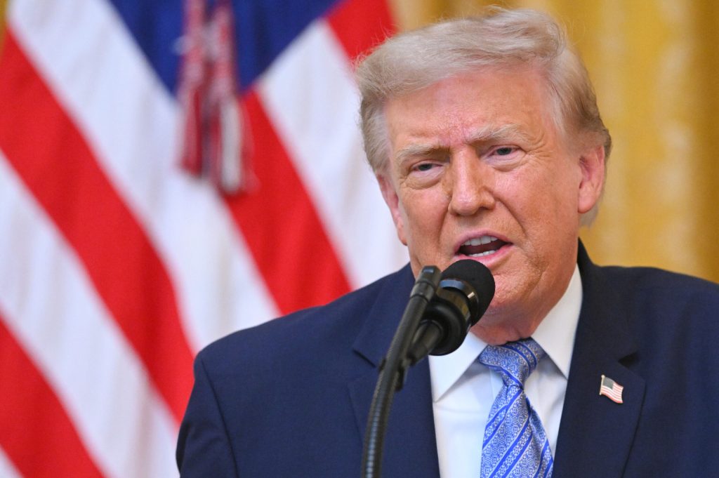 Trump îi pune la zid pe prințul Harry și Meghan Markle după revenirea în Marea Britanie: Dacă aş fi fost în locul familiei regale, nu i-aş fi primit înapoi