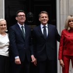 După ce au admirat împreună Tapiseria de la Bayeux, Andy Burnham şi Emmanuel Macron au avut o primă întâlnire în Downing Street pentru „consolidarea” relaţiilor