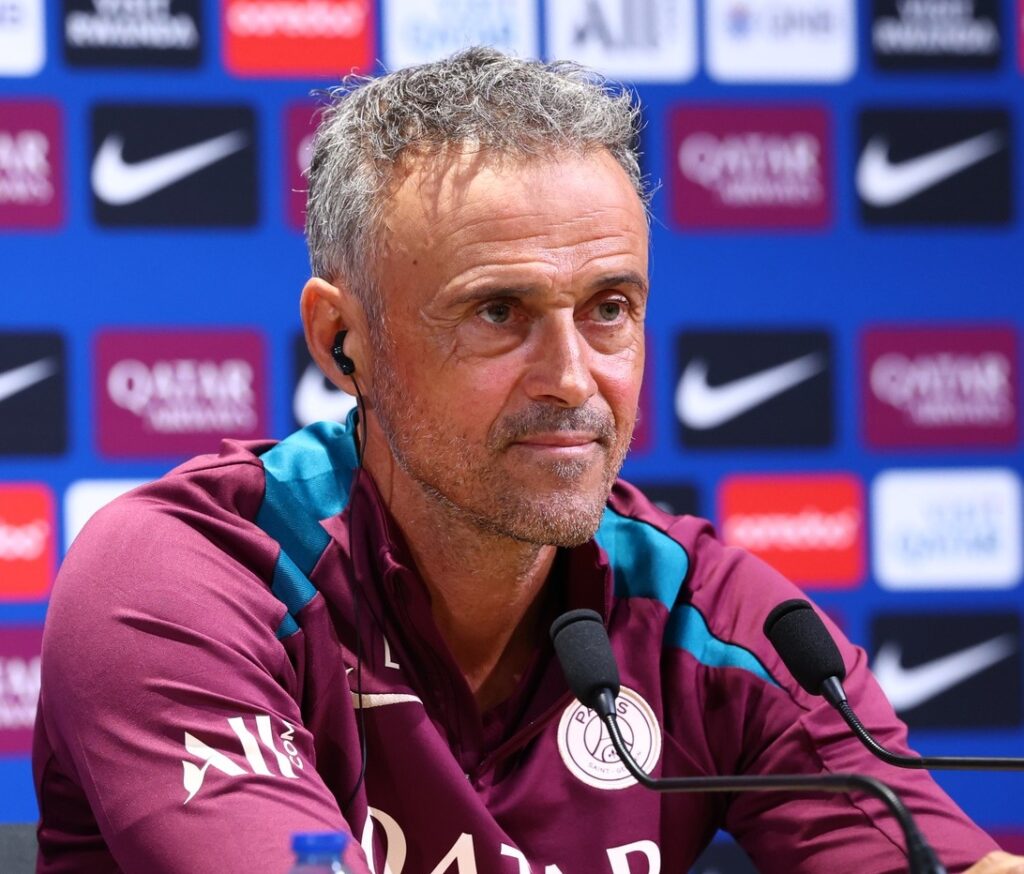 „Un jucător al lui PSG” trebuie să câştige Balonul de Aur, a spus antrenorul Luis Enrique