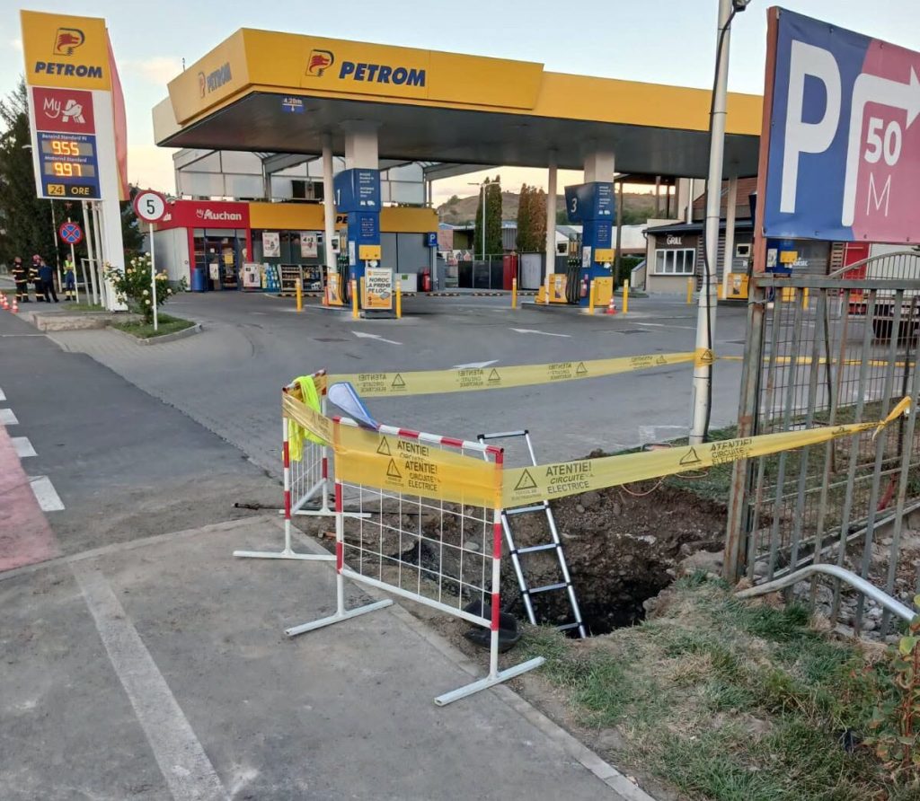 O conductă de gaz, fisurată în apropierea unei benzinării din Odorheiu Secuiesc