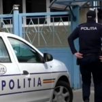 Bucureşti: Un tânăr de 19 ani a fost reţinut după ce şi-a ameninţat fosta parteneră, în vârstă de 17 ani, dar şi pe mama acesteia şi a tăiat anvelopele de la maşina femeii / Ulterior a încălcat ordinul de protecţie şi a fost prins cu un briceag asupra sa