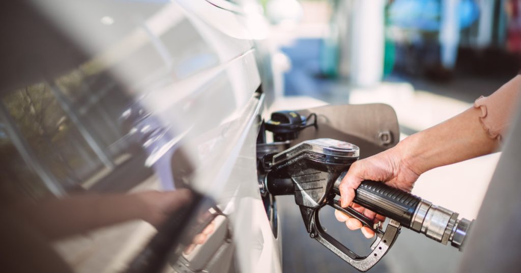 Cel mai mare preț la benzină din istorie: carburanții s-au scumpit din nou. Ce tarife au fost afișate azi la pompă